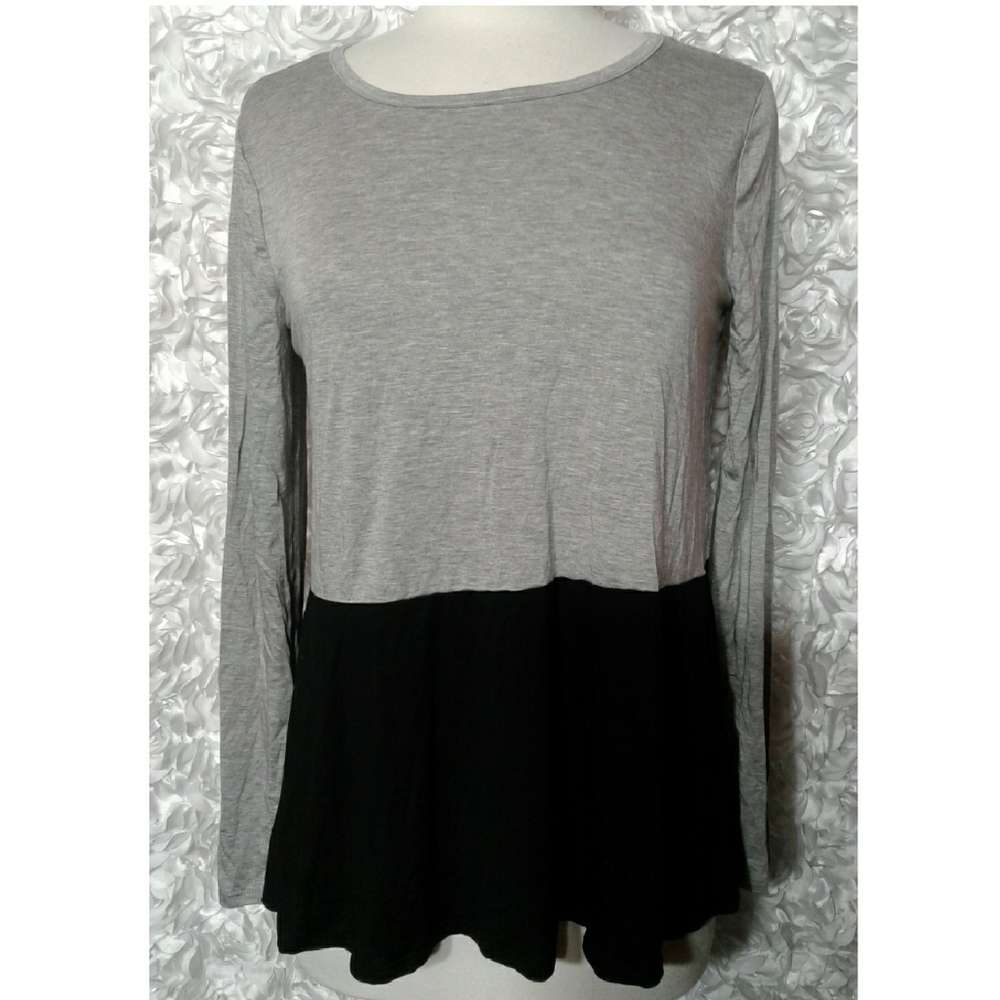 Three dots long sleeve tee size M